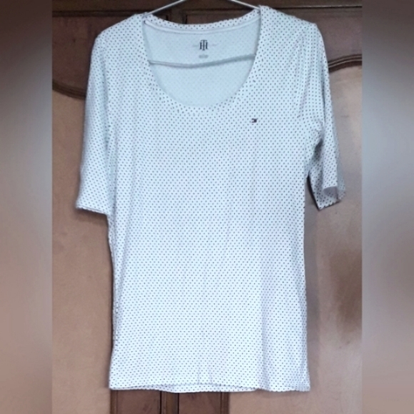 Tommy Hilfiger Tops - 🤩Tommy Hilfiger tshirt top